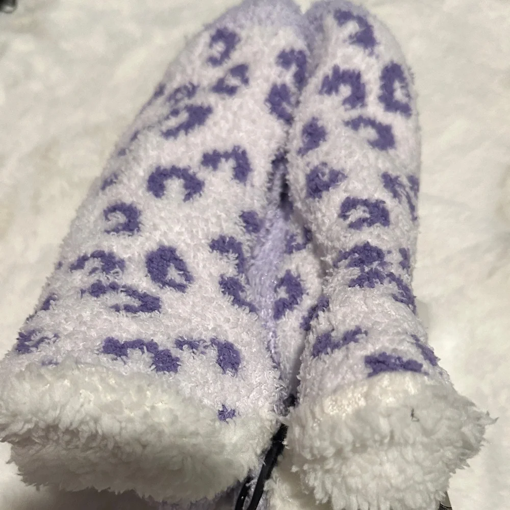 NWT Muk Luks Purple and White Shortie Cabin Socks Size L/XL